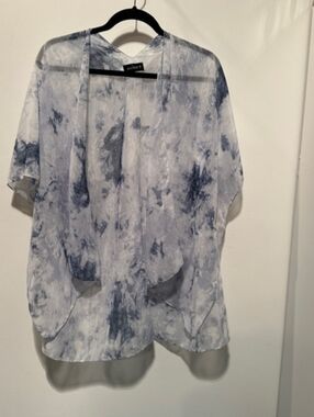 Avenue 9 Women’s Blue/White Kimono - great as a bathing suit coverup - One Size